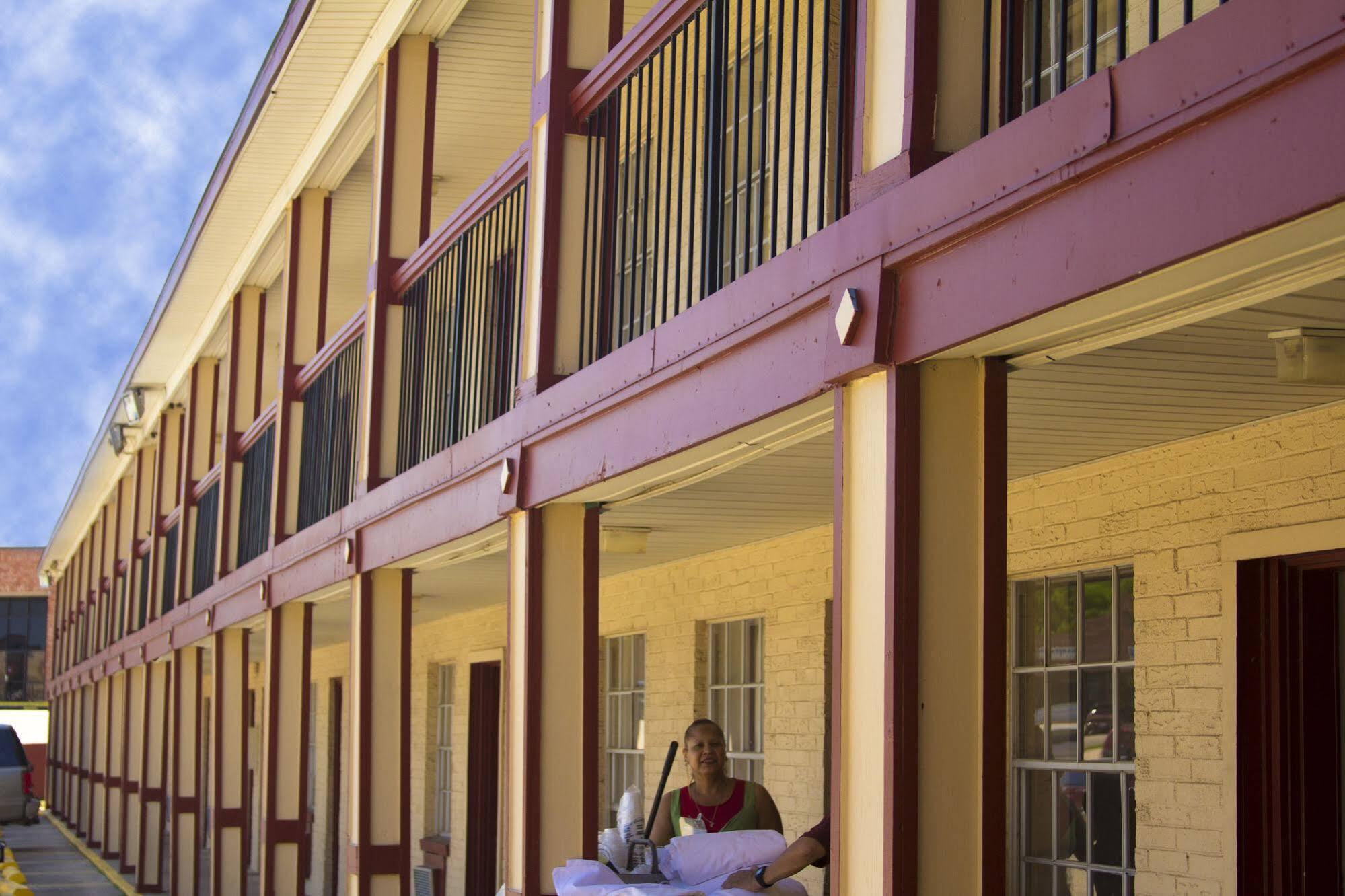 Sherman Inn Exterior foto
